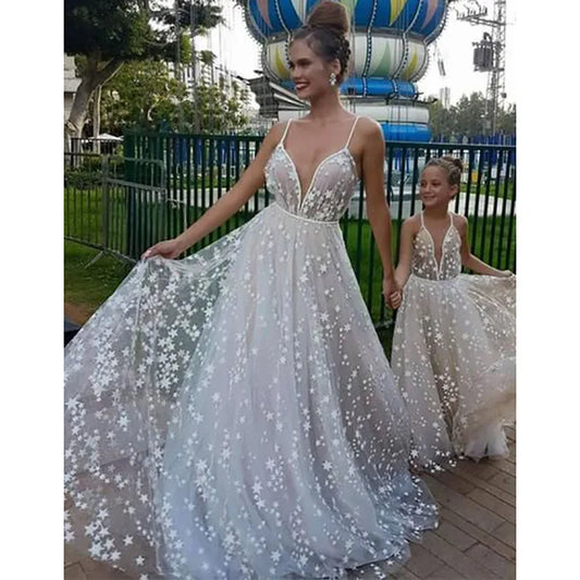Mother Daughter Dresses A Line Lace Dresses Princess V Neck 3D Appliques Beach Boho  Sleeveless Party  Gowns Custom