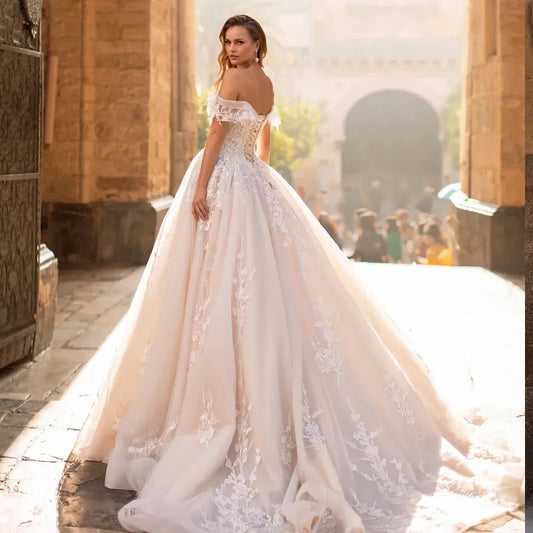 Elegant romantic A-line luxury wedding dress Sexy V-neck backless Bohemian bridal party dress with floor length outdoor garden