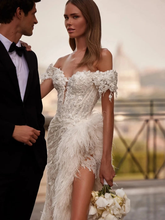 Graceful Off The Shoulder Wedding Dress Classic Lace Appliques Bridal Gown Luxury Pearls Feathers Bride Robe Vestidos De Novia