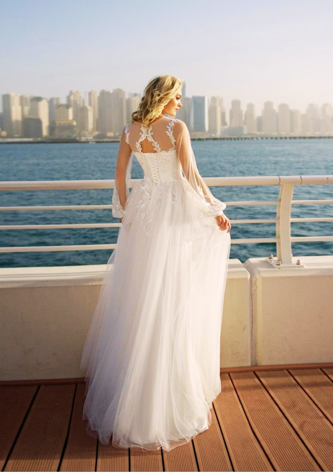 Elegant Tulle A Line Appliques Wedding Dress V-Neck Lace Up Back Long Sleeve Floor Length Bridal Gown Button Robe De Mariee