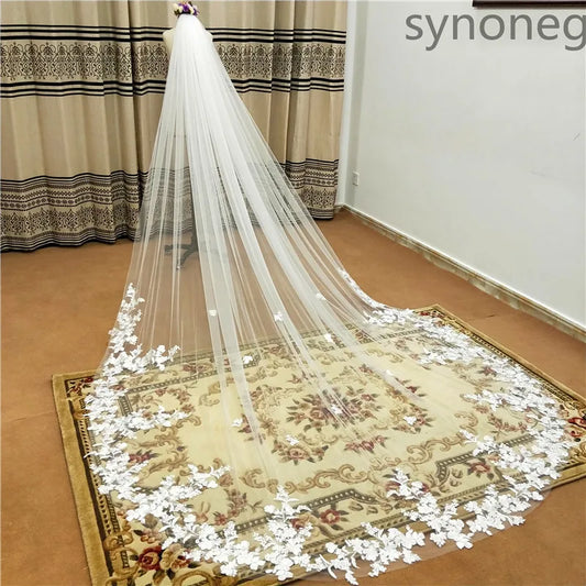 Echte foto 3M.4M.5M EEN LAAM Wedding Veil met kam White Lace Edge Bridal Veils Ivory Appliqued Cathedral Wedding Veil