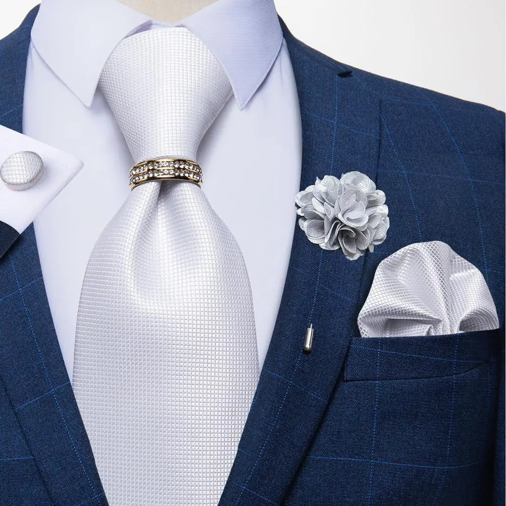 Men de 8 cm Tada de seda White Solid Solid Solidie Forma de boda formal para hombres Gematinks Hanky ​​Flower Broche Set Men Regalo Corbatas Dibangu