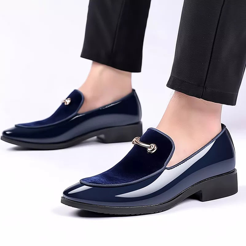 Zapatos de hombres para fiestas zapato de patente negro para hombres zapatos italianos elegantes resbalones en mocasines masculinos talla de talla de talla de talla de talla de talla de planta