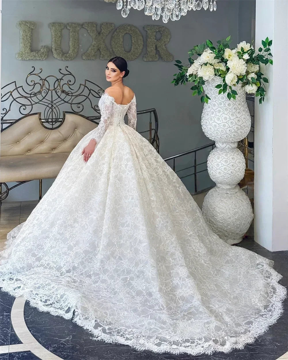 Customzied Graceful Romantic Long Sleeves Lace A-Line Boat-Neck Wedding Dresses Backless Court Train Bride vestidos de novia