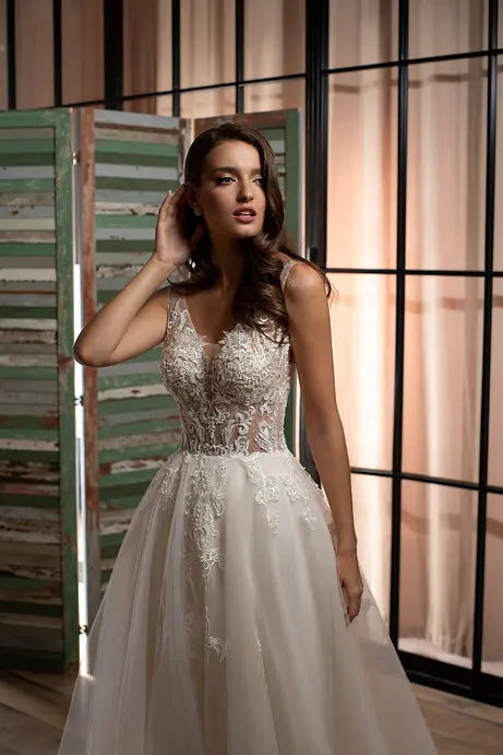 2025 Wedding Dresses Luxury Lace Applique  Illusion V Neck A-Line Brides Gown Tulle Backless Princess Bridal Dresses Customized
