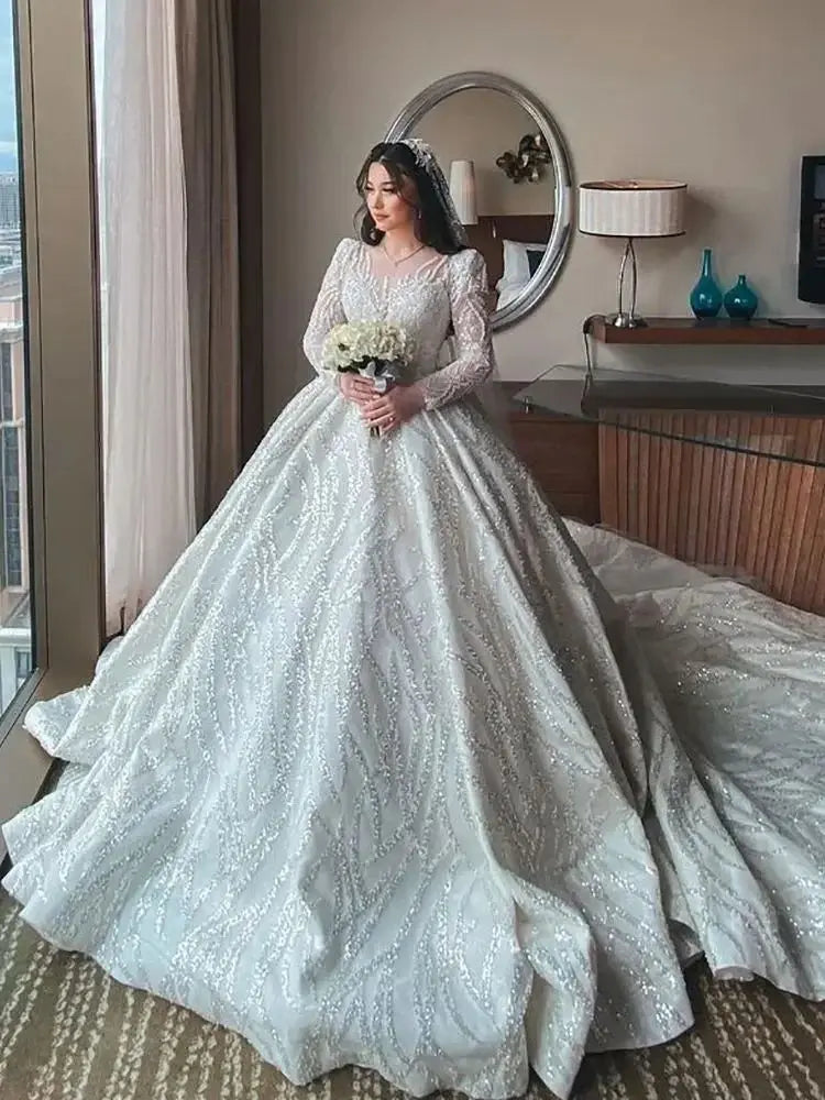 Vestido de bola de casamento branca de mulheres brancas com lantejoulas de lantejoulas longas de manga longa com cinto de miçangas O-pescoço O-pescoço Dubai Vestido de noiva Dubai