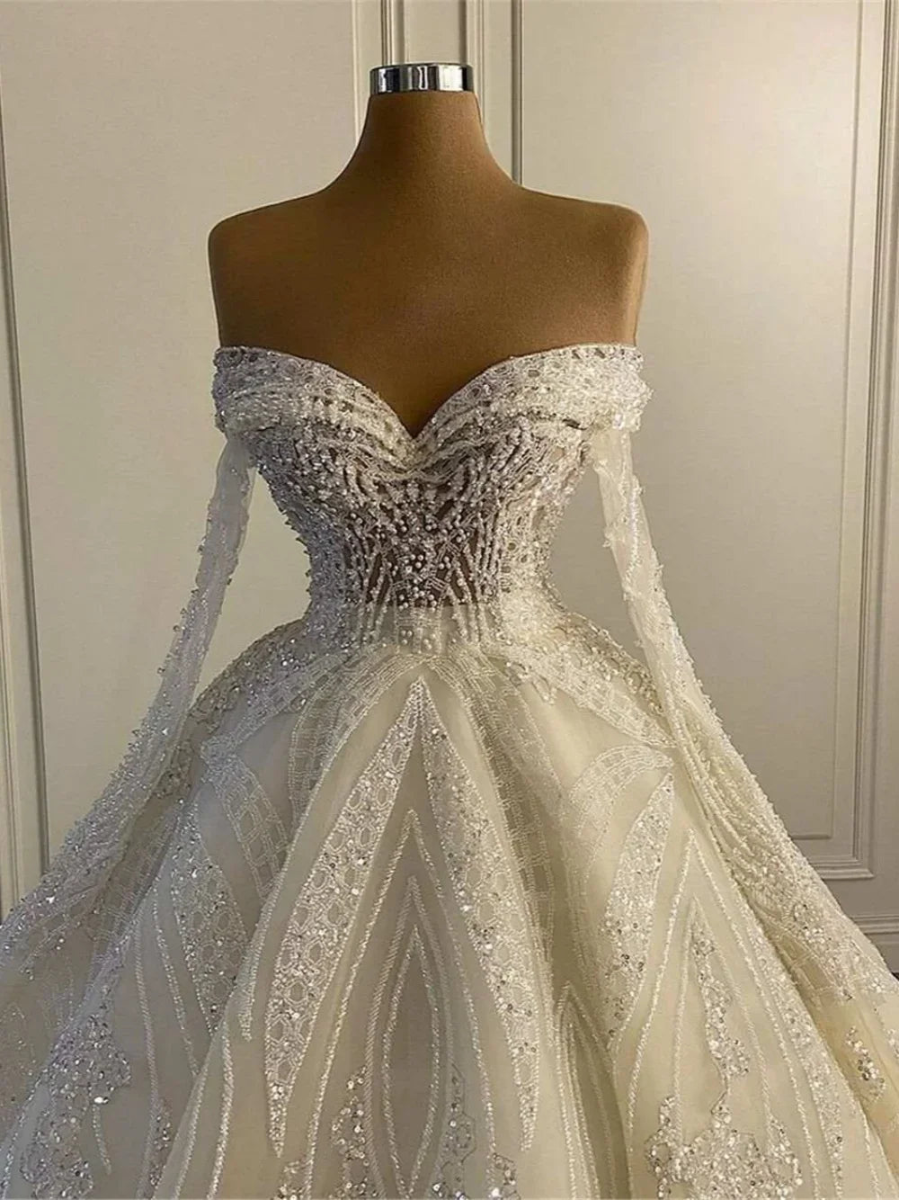 Customized Exquisite Ball Gowns Long Sleeve Wedding Dress Beaded Lace Sequins Off Shoulder Tulle Bridal Dress Vestidos De Novias