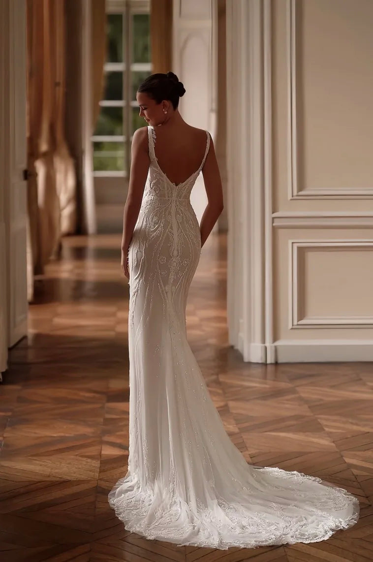 Customized Elegant wedding dress, boat-shaped collar, thin shoulder straps, Sparkling mermaid dress. amanda novias 2025