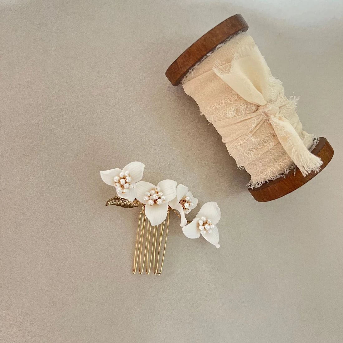 Wedding Accessories Flower Floral Head Pieces Pearl Hair Comb Clip Pin For Brides Women Vintage Baroque Hairpin Bridal Jewelry