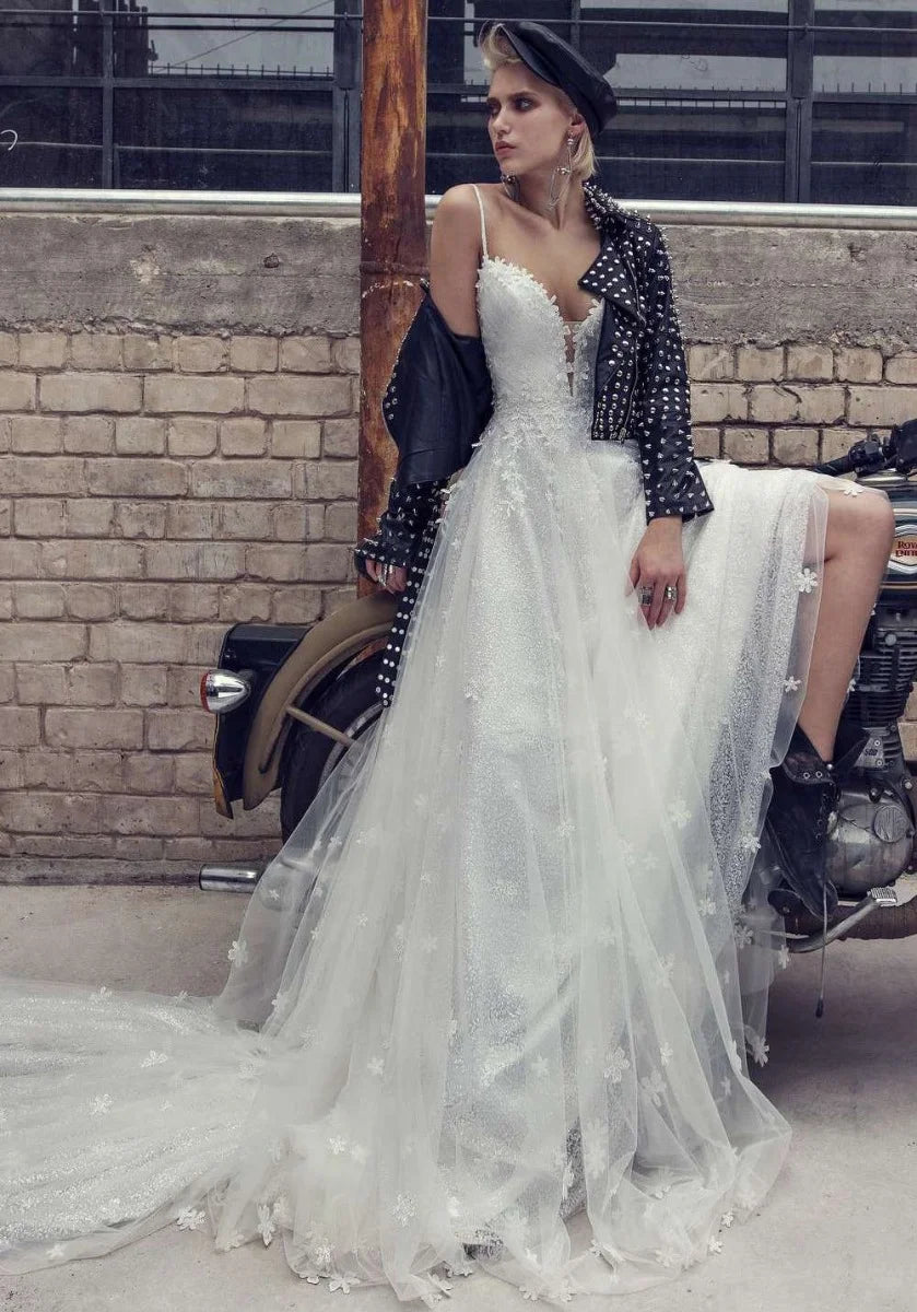 Custom 2025 Women's Sexy Elegant Deep V-Neck Embroidered Tulle Lace Patchwork Backless A-Line Princess Wedding Dress