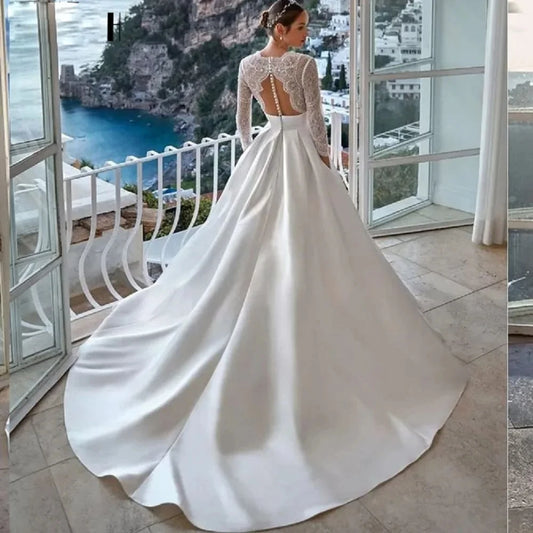 Vestido de novia de lujo para mujeres 2024 Mangas modernas de cuello en V Ilusión Tulle Gown A-Line Botón Backless Robe de Mariée