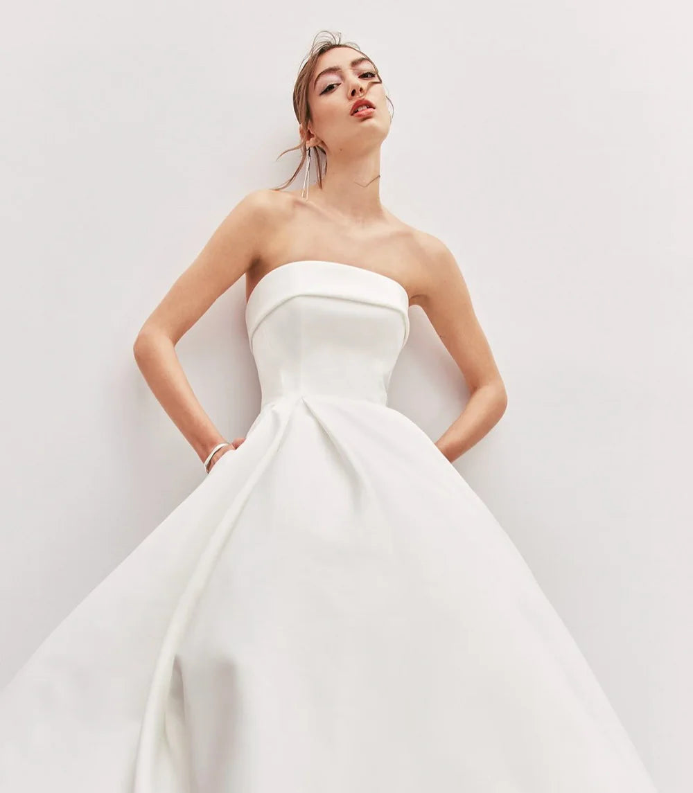 2025 Strapless Satin Wedding Dresses With Pockets Backless Bow Court Train Brides Gown Modern Simple Bridal Dress Customized