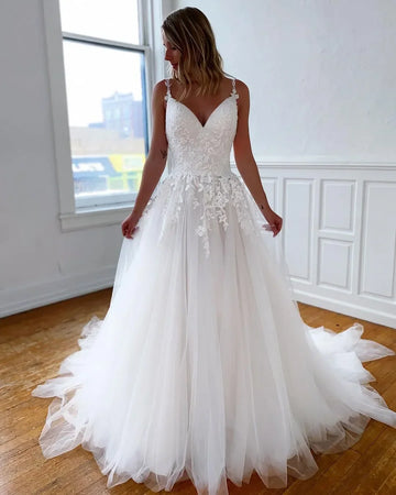 Classy elegance Backless Wedding Dresses Spaghetti Straps Neck A Line Appliqued Bridal Gowns Sweep Train Tulle robe de mariée