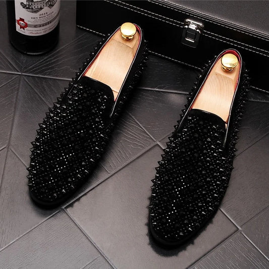 Arena de lujo Moda de moda para hombres zapatos Black Punk Flats Hombres Hombres a mano Spiked Party Wedding Wedding Zapatos suaves Moccasins