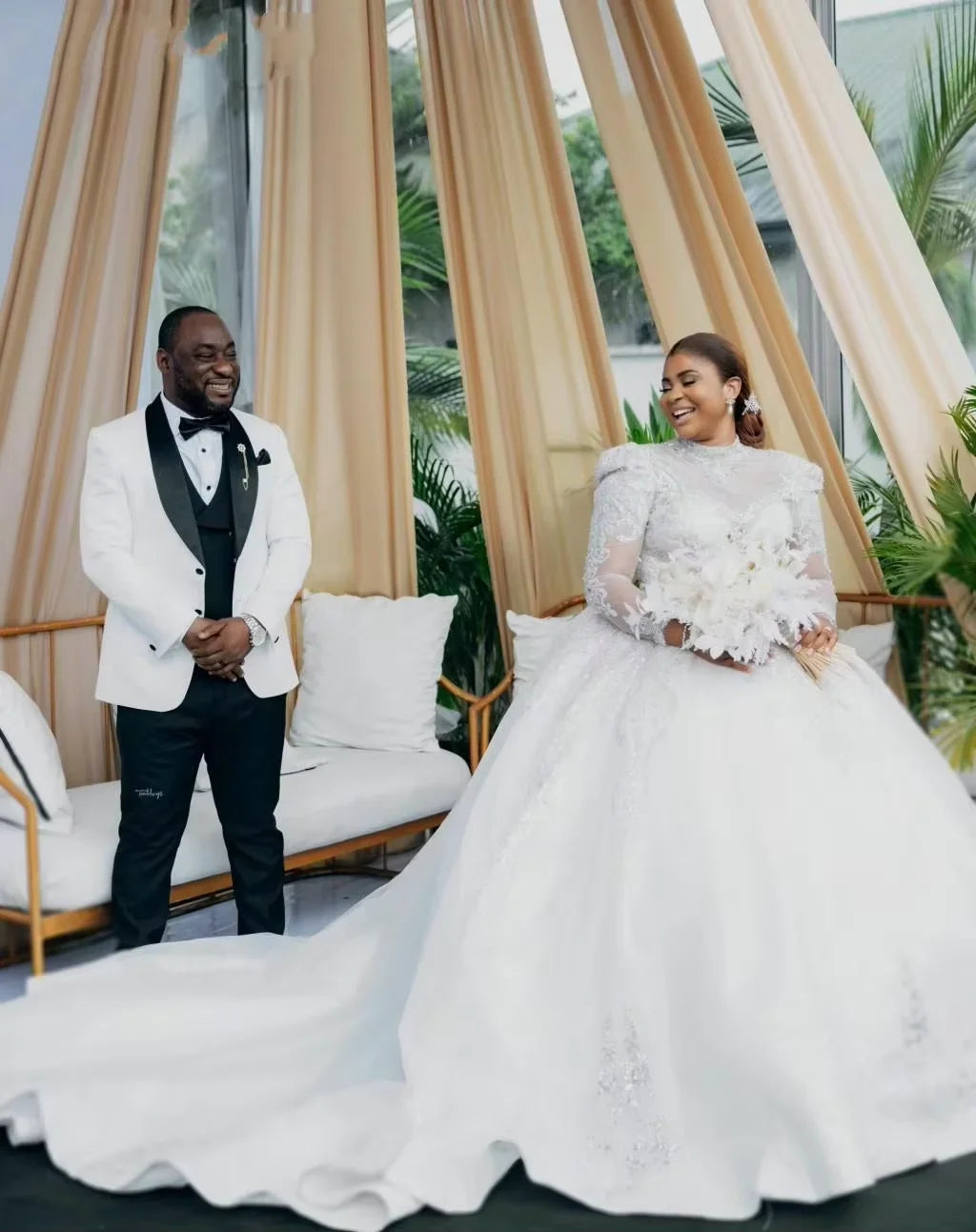 Customized  High Neck Plus Size Wedding Dress Beads Appliques Long Sleeves Robe De Mariée Bridal Gowns Vestidos De Novia