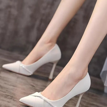 2024 Spring New Rhinestone High Heels Femmes Stiletto Sexy Postules pointues Pompes à la mode peu profonde Chaussures célibataires pour femmes