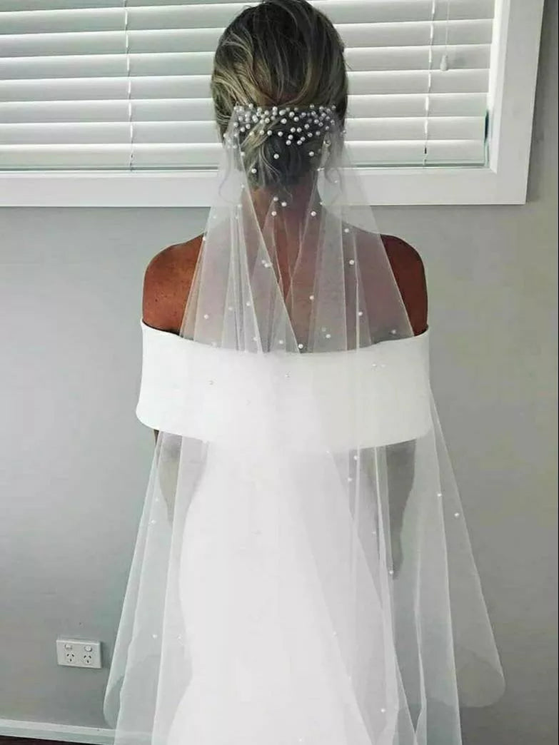 Elegante Pearls Bridal Veil Soft 1 Laag kralen bruiloft Veil voor bruid eenvoudige kathedraallengte sluiers met kam v180