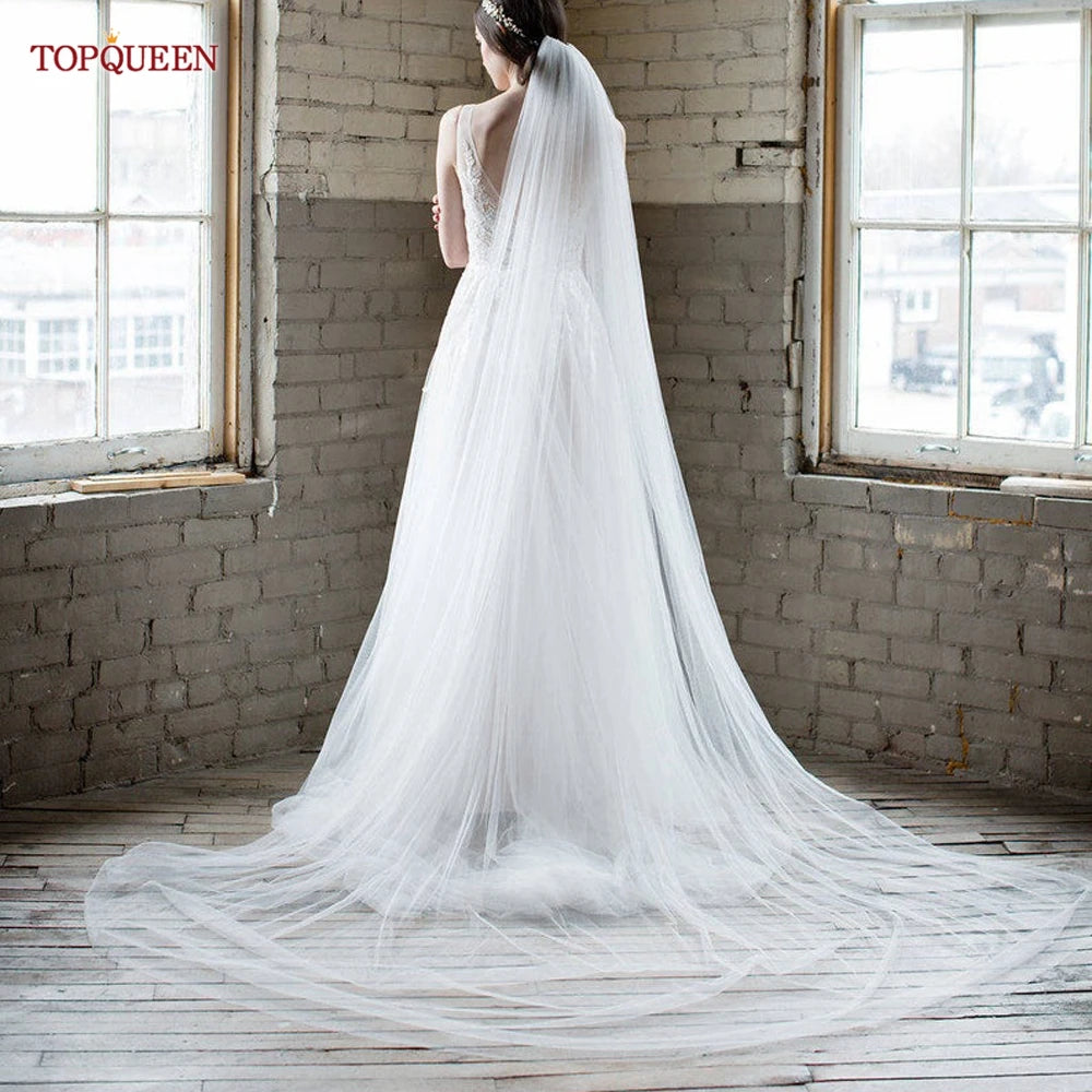 TopQueen V30 1 Tier Cute Edge Bridal Wedding Veil voor bruid elegante bruiloft short met kam ellebooglengte kathedraal hoge kwaliteit