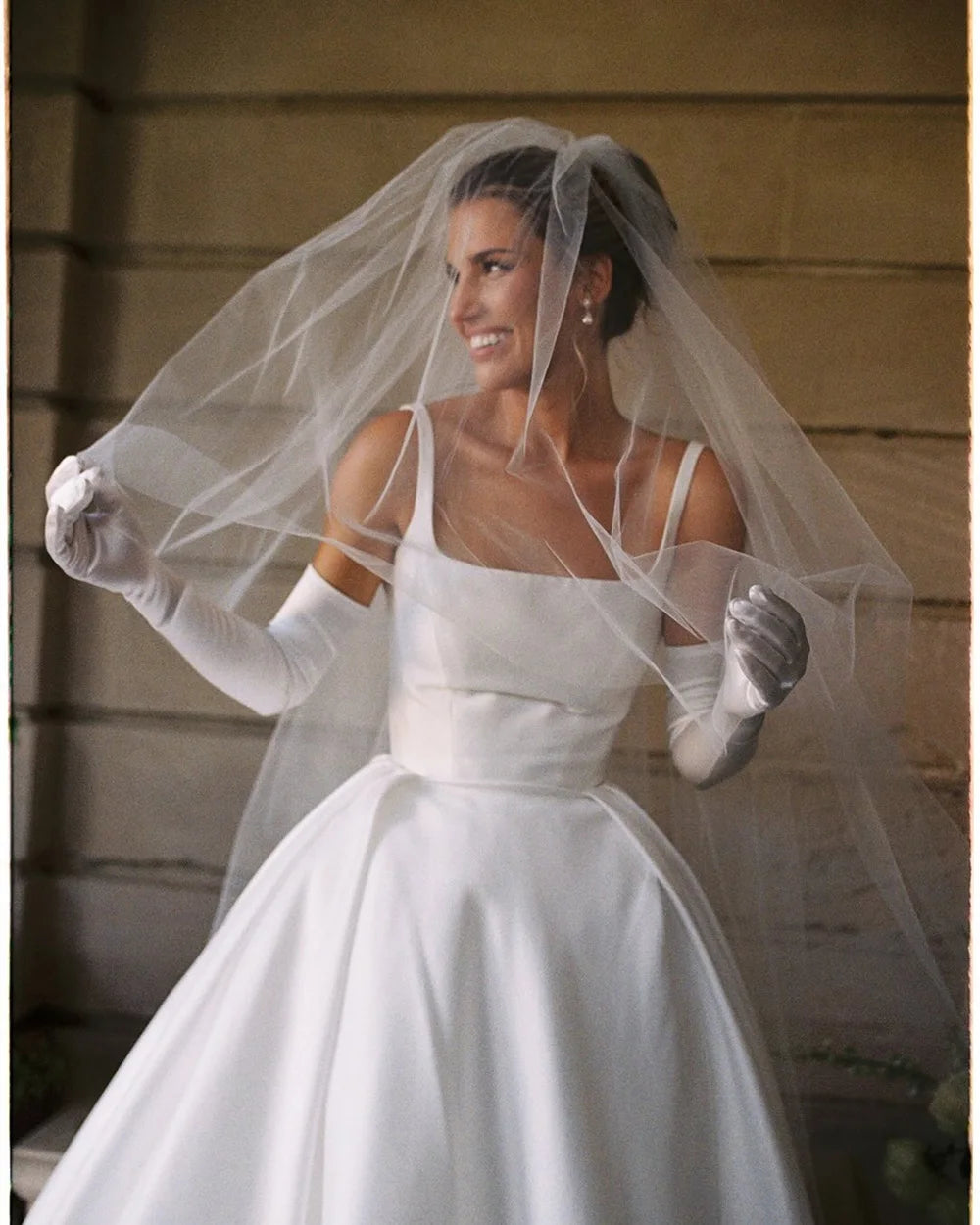 A Line Wedding Dresses Women's Square Neck Bridal Gowns Formal Bride Dress Sleeveless Satin Wedding Party Dress Customized