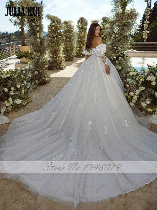 Robe de mariée de robe de bal élégante Appliques symétriques en dentelle chérie au large des sangles de spaghetti jupe nuptiale