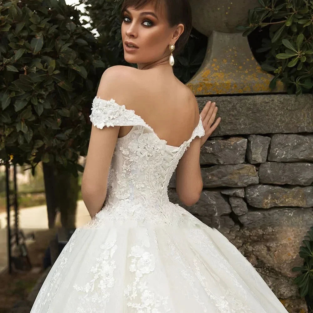 Customized Exquisite Luxury Ball Gown Bridal Gowns V Neck Sleeveless Wedding Dress Lace Appliques Beaded Womens Clothing