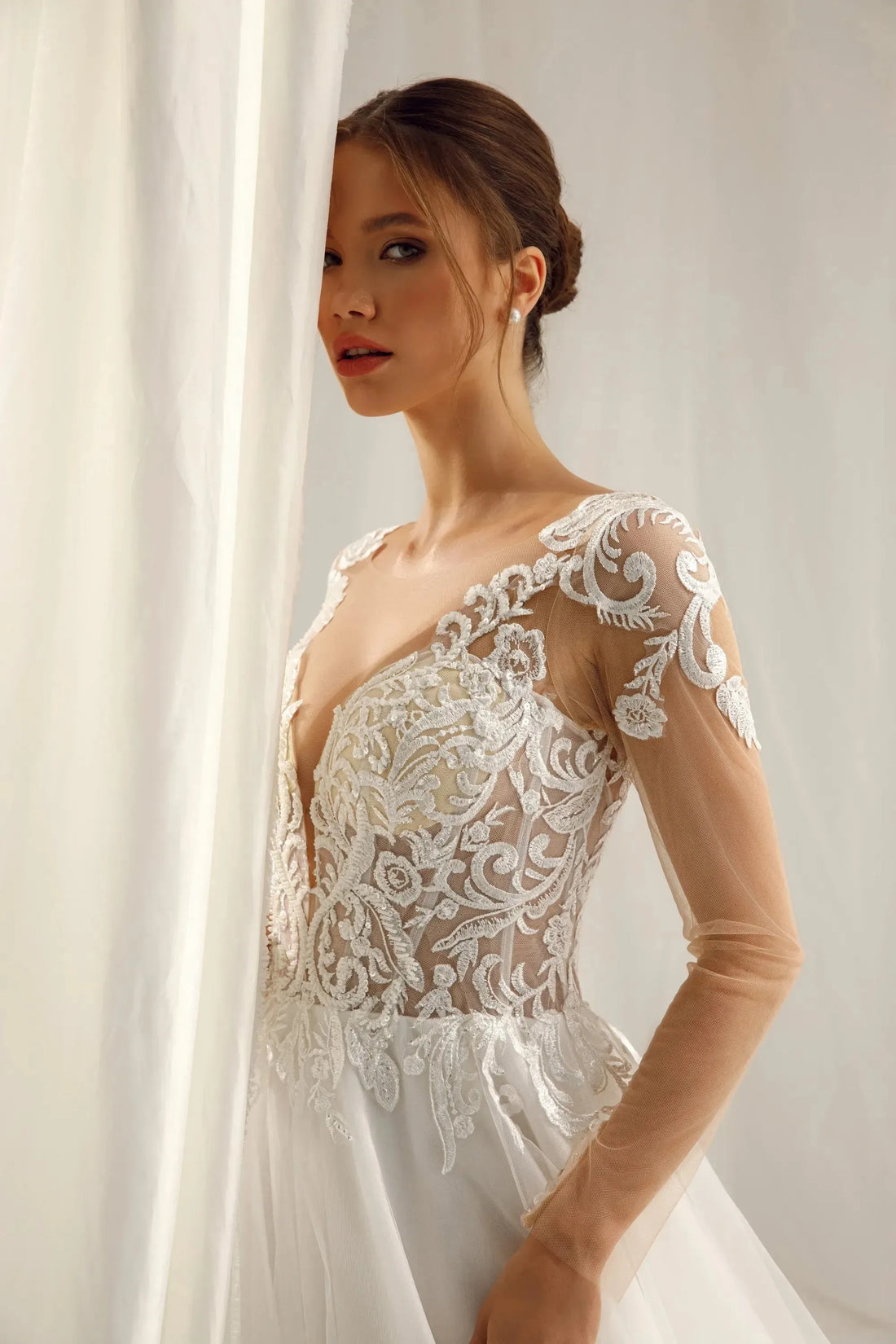 2025 Lace Applique Boho Wedding Dresses A-Line Tulle Backless Brides Wedding Gown Elegant Sleeveless Bridal Dresses Customized