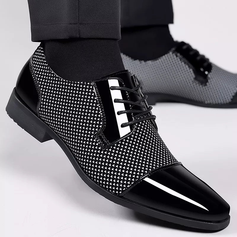 Trending Men Classic Dress Sapatos para homens Oxfords PU Sapatos de couro com cadeira de couro de couro preto de couro preto sapatos de festa