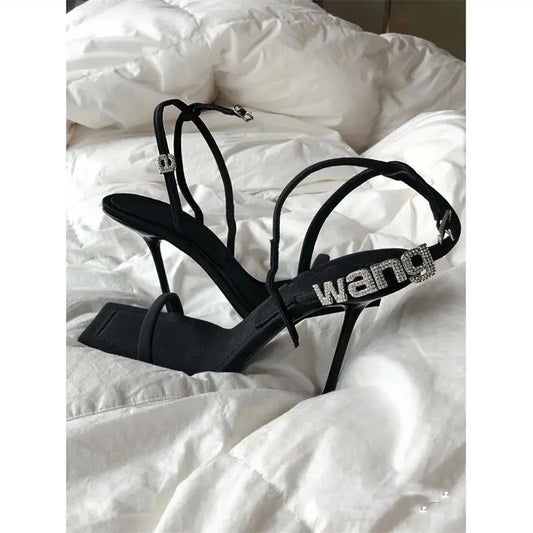 Sandales des orteils pour femmes Summer New Style Black One-Mord Strap Stiletto Square Toe Lettre Rhingestone Talons hauts pour les femmes