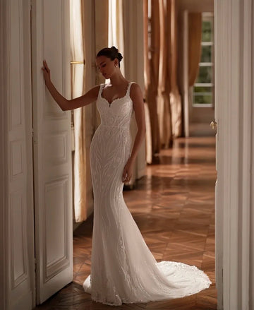 Customized Elegant wedding dress, boat-shaped collar, thin shoulder straps, Sparkling mermaid dress. amanda novias 2025