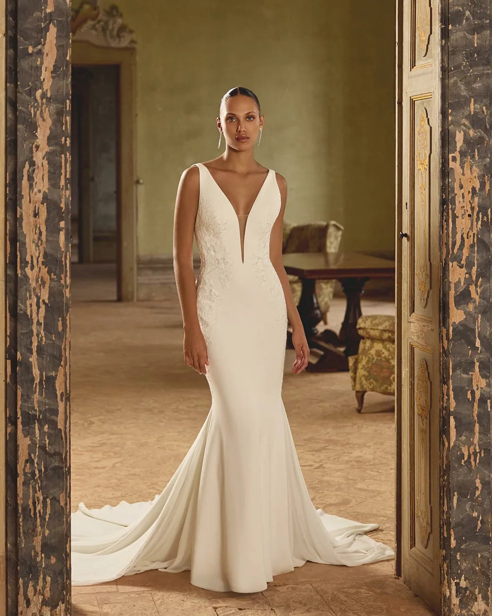 Sexy Deep V Neck Wedding Dresses For Women 2025 Customized Lace Apliques Bride Dress Cape Backless Mermaid Bridal Gown