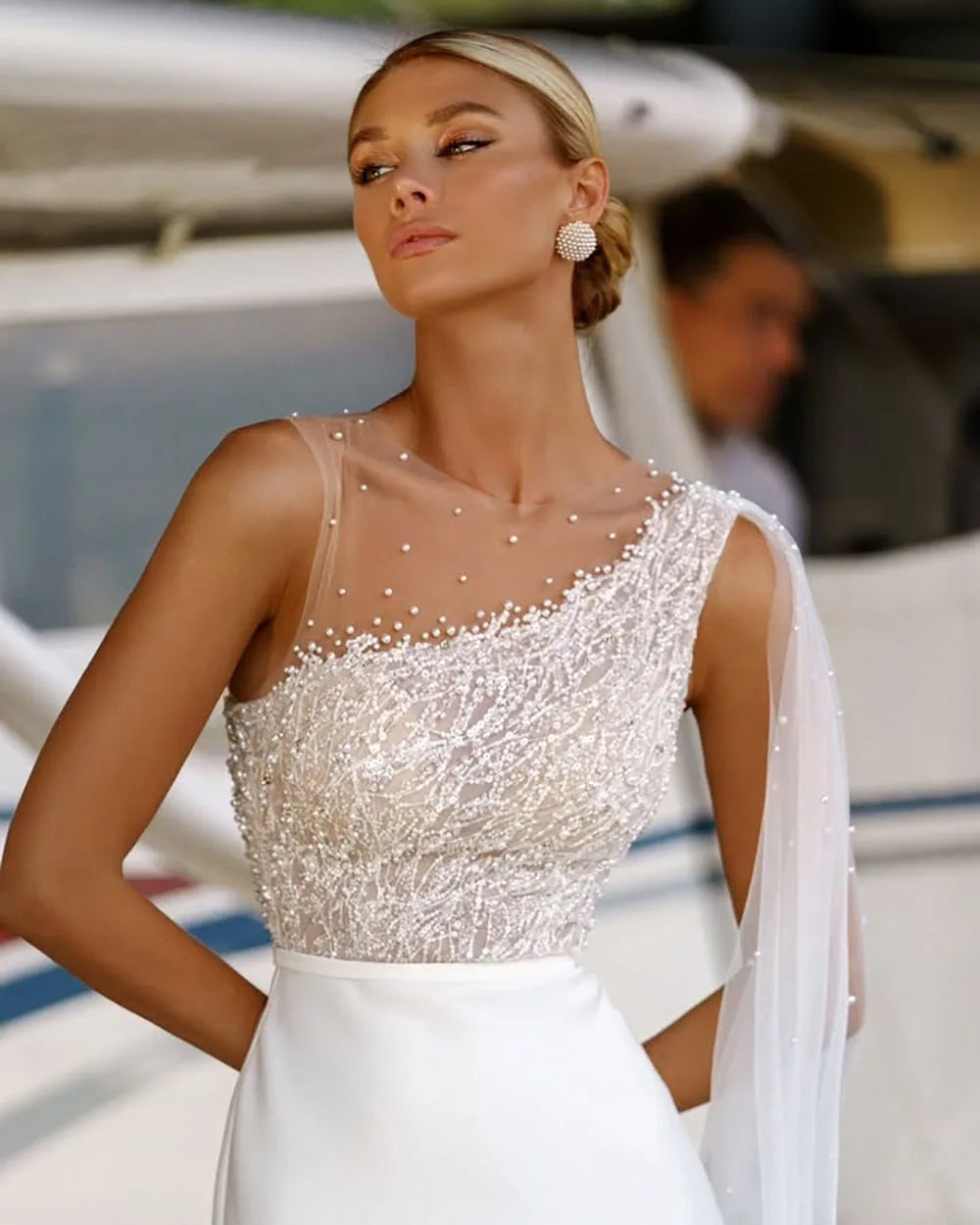 Customized Luxury Mermaid Wedding Dress 2025 Beaded Pearls Illusion Cape Satin Wedding Party Dress Women‘s Elegant Bridal Gown