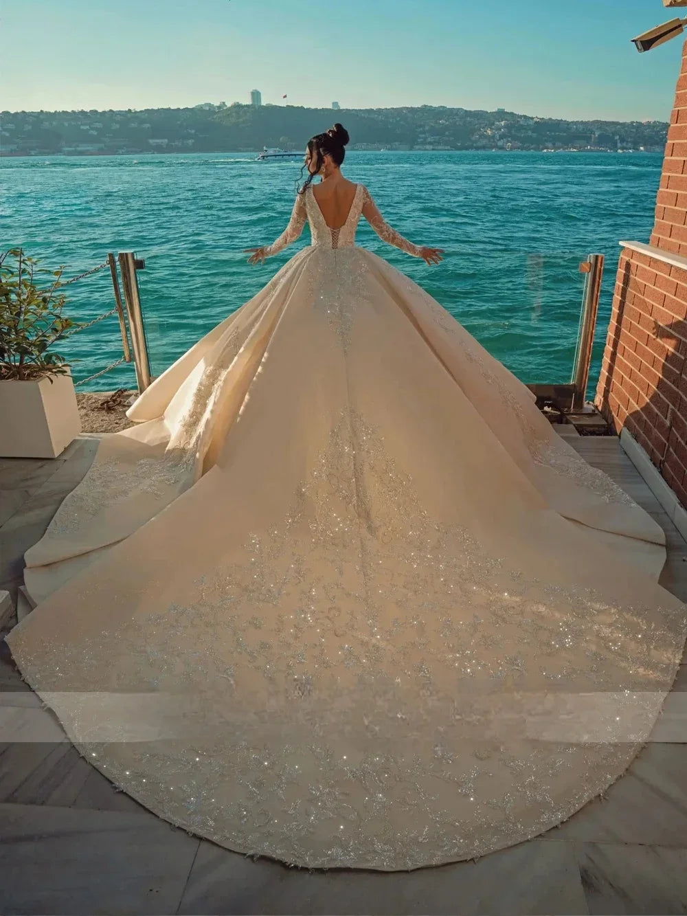 customized Luxurious Ball Gown Wedding Dresses Long Sleeves Satin Square Neck Beading Long Bride Gowns Robe Vestido De Noiva