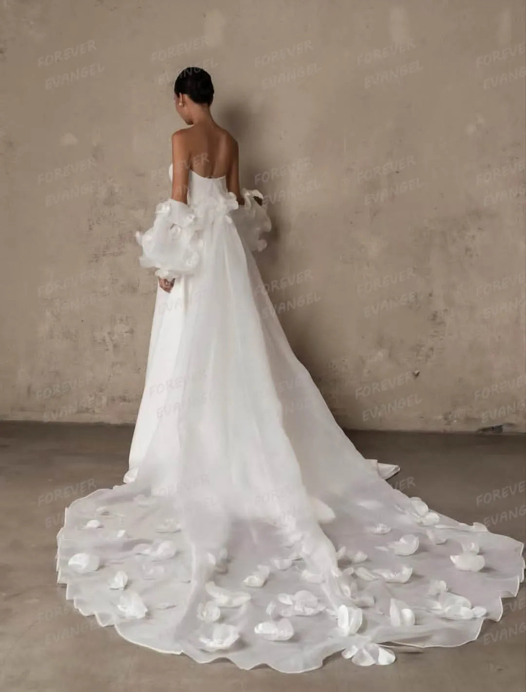 Luxury Wedding Dresses Woman A Line Sleeveless Elegant Satin Backless Bride Gowns Customized Sweep Train Vestidos De Novia Party