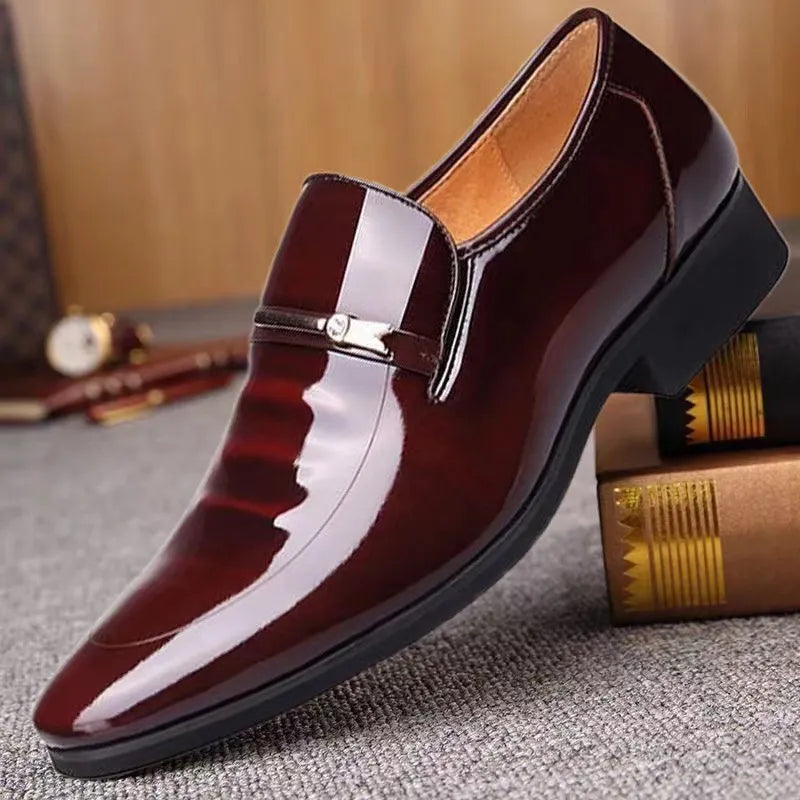 Luxo Business Oxford Leather Sapatos Men Sapatos de couro de patente respirável Plus Size Man Office Wedding Flats Male Black