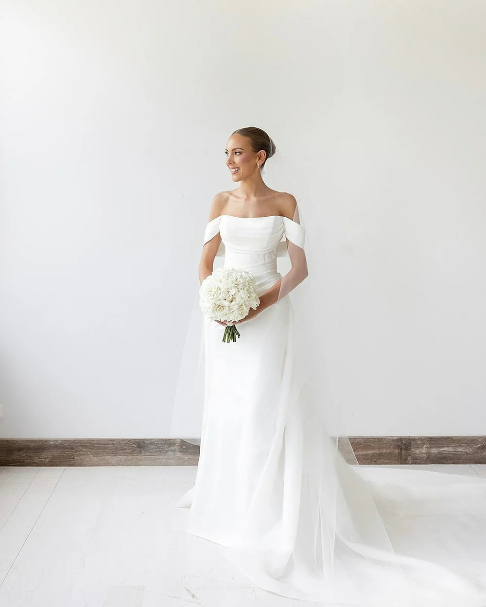 Modern Mermaid Wedding Dress With Detachable Train Strapless Bridal Dress Pleated Formal Wedding Ceremony Gown Customized