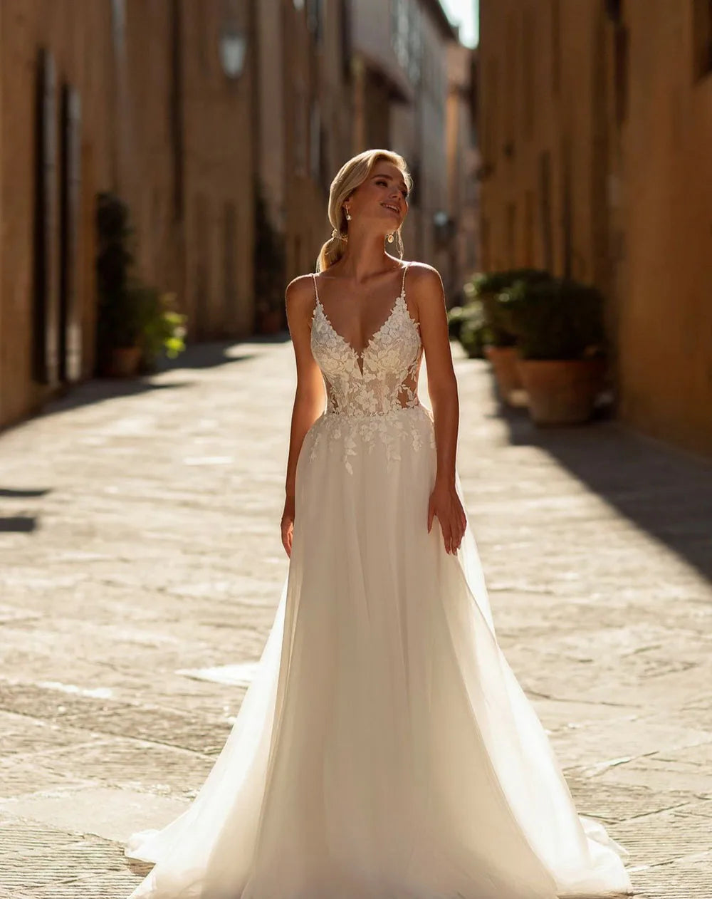 Customized Spaghetti Straps Bridal Dress Women's Boho Wedding Dress For Brides Lace Appliques A Line Tulle Princess Bride Gowns