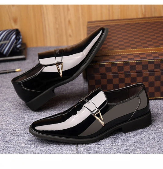 Men Dress lederen schoenen Glippen op Patent Leather Heren Casual Oxford Schoen Moccasin Glitter Male schoenen schoenen puntige teenschoenen voor mannen