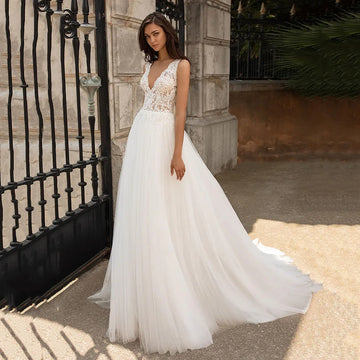 Customized Boho Wedding Dresses 2025 A Line V Neck Tulle Backless Bridal Gown Sleeveless Lace Appliques Formal Wedding Gowns