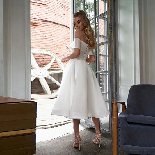 Eenvoudige korte trouwjurk Nieuw off de schouder Vat omhoog Back Ploes Organza Bridal Jurk Tea Lengte Vestidos de Novia