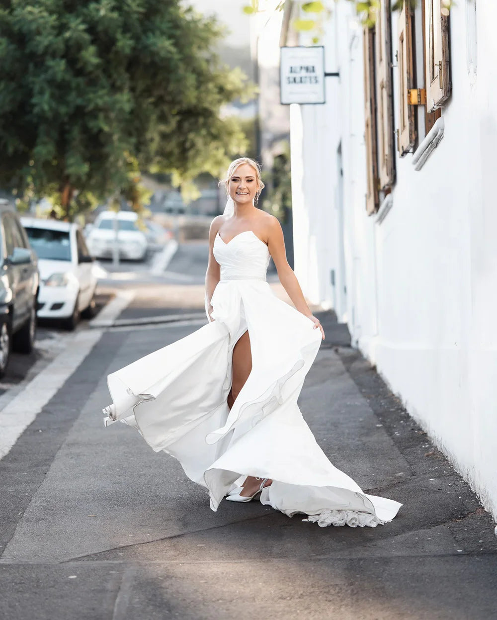Satin Sweetheart Wedding Dresses 2025 Slit A Line Strapless Bridal Dress Modern Elegant Civil Party Gown Bride Wear Customized
