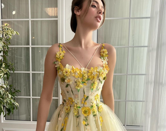 Yellow A-line Prom Dresses Lace Appliques Spaghetti Strap Formal Evening Sweep Train Side Split Sleeveless Clubbing