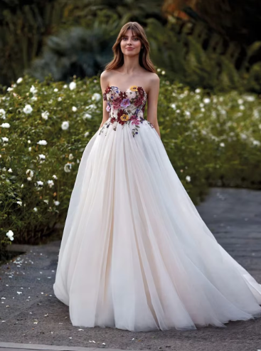 Colourful Embroidery Wedding Dress Strapless Sleeveless Bridal A-Line Floor Length Tulle Backless Romantic Sweep Train Gowns