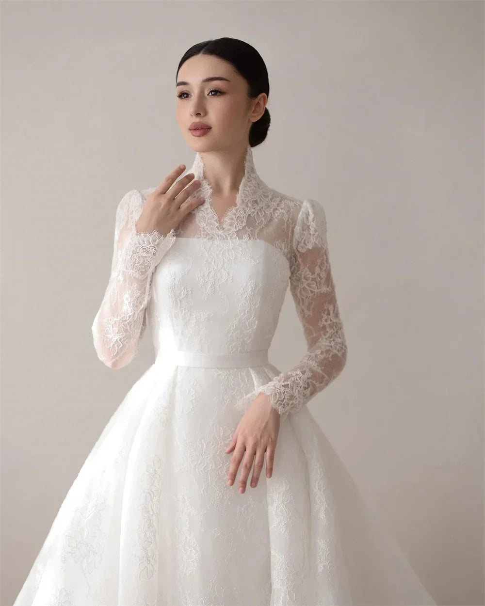 Customized Elegant Dubai V Neck Full Lace Wedding Dresses Long Sleeves A Line Saudi Bridal Dress for Brides Vestido de noiva