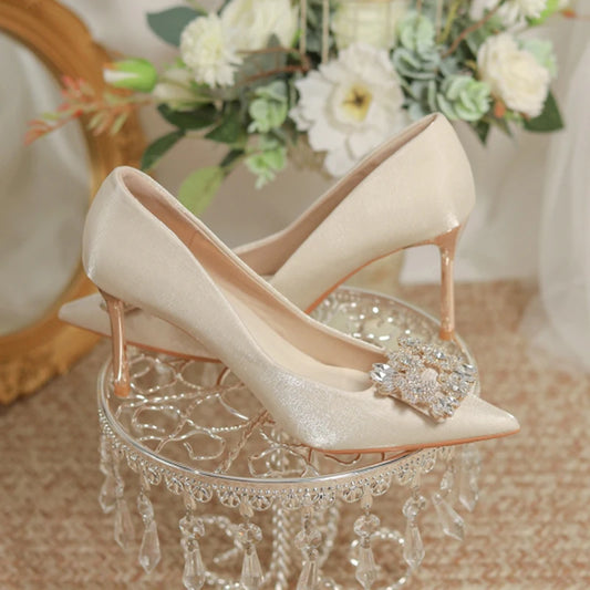 Жіночі кришталеві квадратні пряжки високі підбори насоси 2023 елегантні шовкові тонкі підбори весільне взуття жінка ковзає на загостреному взуттєвому взутті на ногах