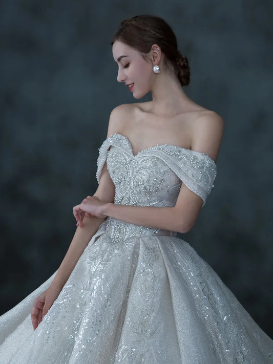 فستان زفاف مثالي برقبة قارب دانتيل ترتر مزين بالكريستال بدون أكتاف ذيل محكمة ثوب زفاف الأميرة جديد