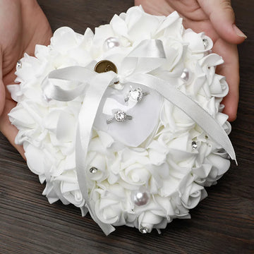 Anillo de bodas portador de almohada de almohada romántica marfil de satén anillo de cristal forma de corazón de almohada para el compromiso proponer decoración del matrimonio