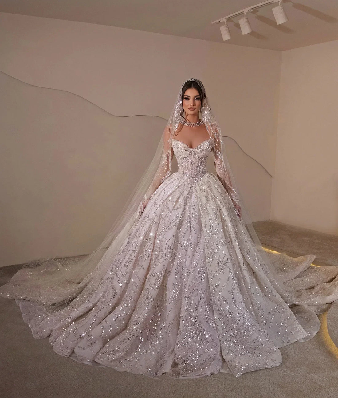 Customized Wedding Dresses Sequins Pearls Lace Bridal Ball Gowns Strapless Sleeveless Princess Bride Dress Vestidos De Novia