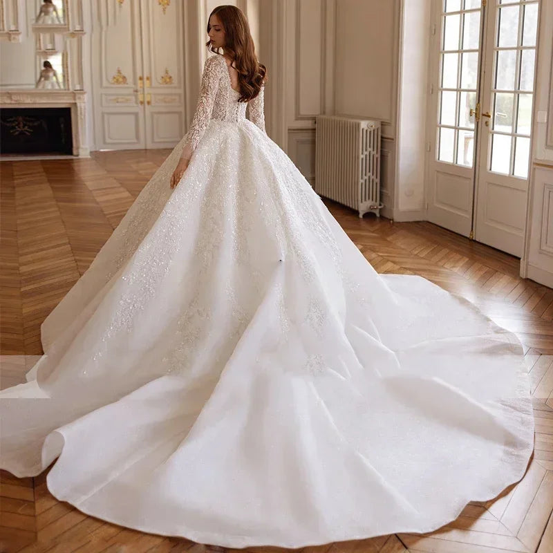 Customized Scoop Neck Long Sleeve Ball Gown Wedding Dress Gorgeous Appliques Embroidery Vintage Bridal Gown Vestido de novia