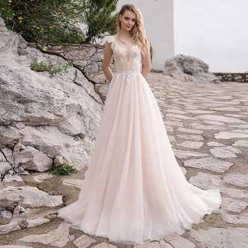 PERFECT Boho V-Neck A-Line Wedding Dresses Charming Sleeveless Open Back Lace Appliques Bridal Gowns Custom Made Robe De Mariée