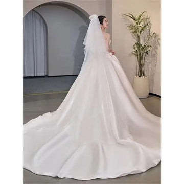 NUOVI ARRIVI Abito da sposa con cerniera senza spalline.